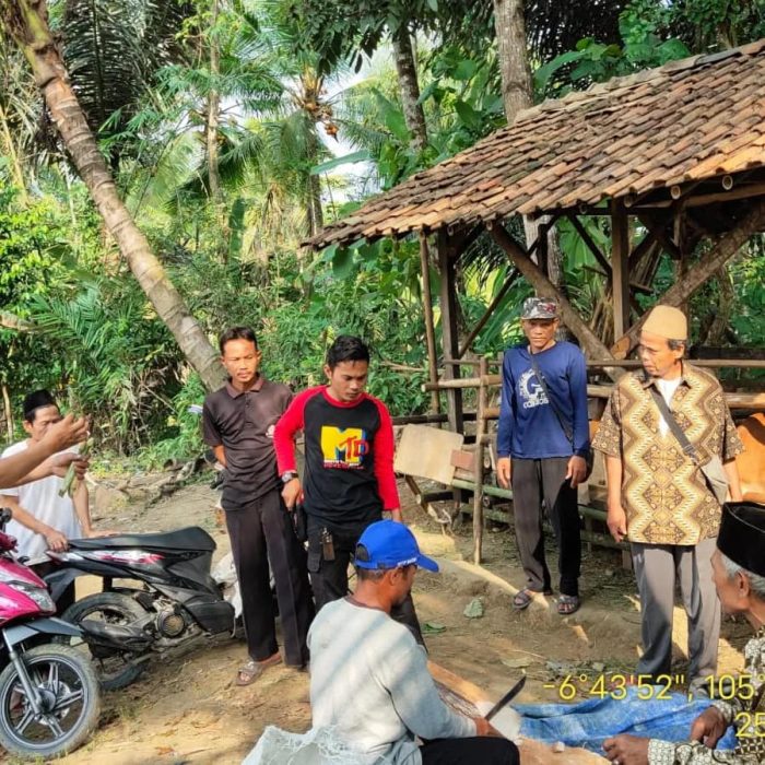 Pelatihan Peternakan Peternak Sapi Di Desa Cilangkap Wanasalam Praktik Pengolahan Pakan Ternak