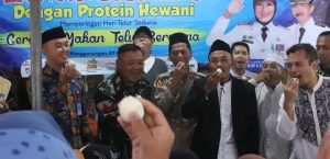 CEGAH STUNTING DISNAKESWAN LAKSANAKAN GERAKAN MAKAN TELUR BERSAMA DAN BAGIKAN 6.500 BUTIR TELUR DI KECAMATAN PANGGARANGAN DAN KECAMATAN CIHARA