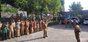 UPACARA BENDERA SELURUH PEGAWAI DI LINGKUNGAN DINAS PETERNAKAN DAN KESEHATAN HEWAN