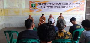 PEMBINAAN HIGIENE SANITASI PARA PEKERJA DAN PELAKU USAHA TEMPAT PEMOTONGAN UNGGAS TPU H.ODIH DESA PABUARAN KECAMATAN RANGKASBITUNG