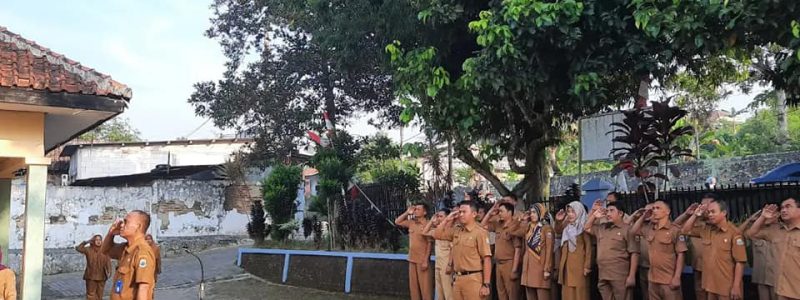 UPACARA BENDERA DILINGKUNGAN DINAS PETERNAKAN DAN KESEHATAN HEWAN ,SENIN 24 JULI 2023