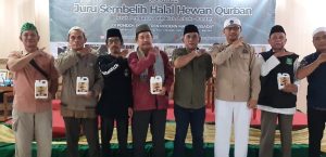 HADAPI IDUL ADHA DISNAKESWAN BERKOLABORASI DENGAN DPD JULEHA LEBAK LAKSANAKAN PELATIHAN JULEHA ( Juru Sembelih Halal ) BAGI TAKMIR MASJID DI PONDOK PESANTREN MANAHJUSSADAT KECAMATAN CIBADAK